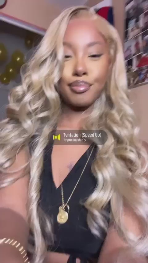 Perruque Ilona - Cheveux Blond Cendré Semi Naturelle / Ilona Wig - Semi Natural Wig