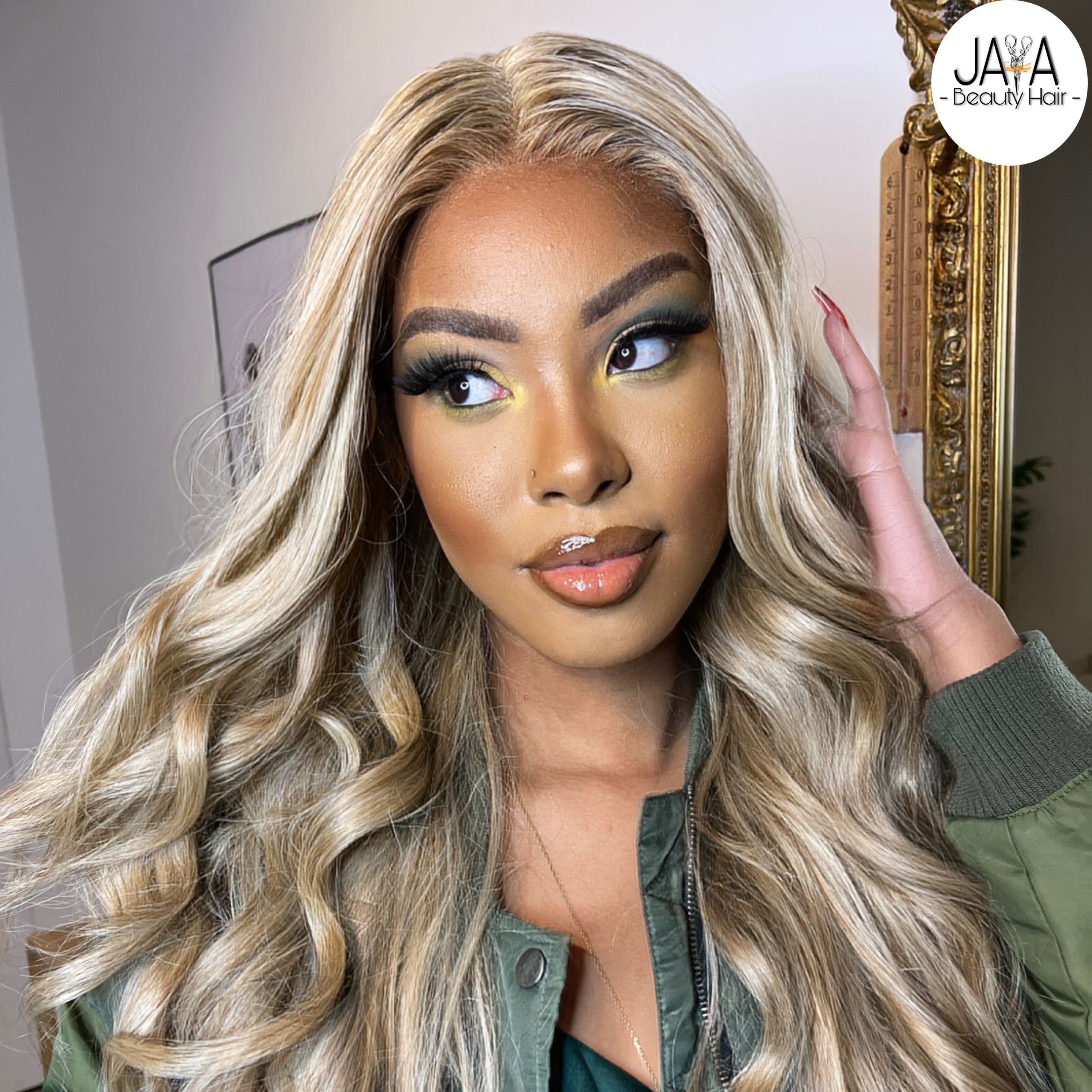 Perruque Ilona - Cheveux Blond Cendré Semi Naturelle / Ilona Wig - Semi Natural Wig