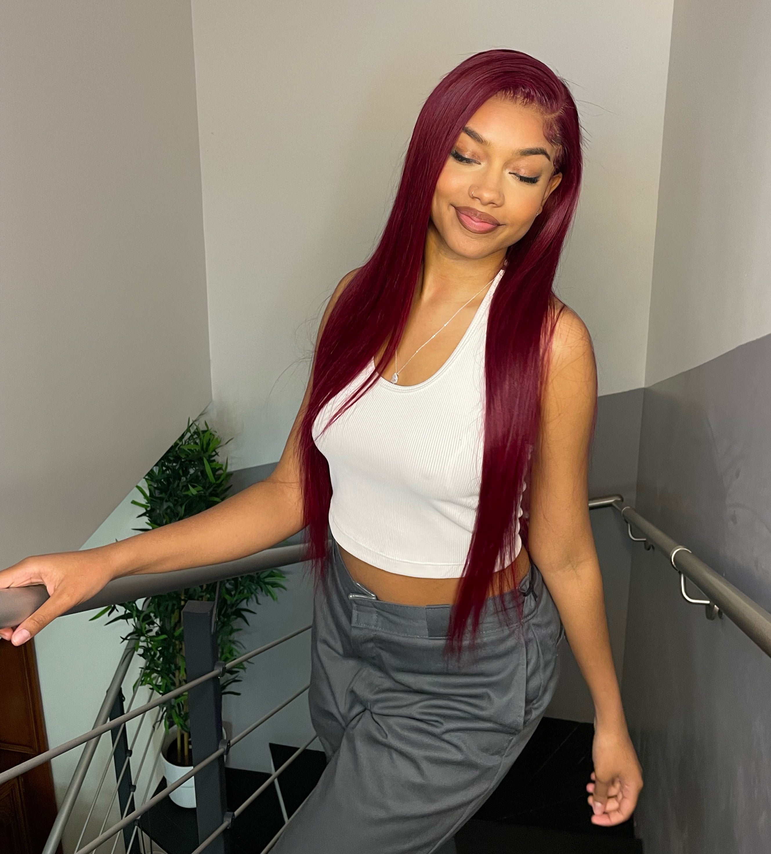 Perruque Maee - Cheveux Lisse Bordeaux / Maee Wig - Straight Hair Burgundy