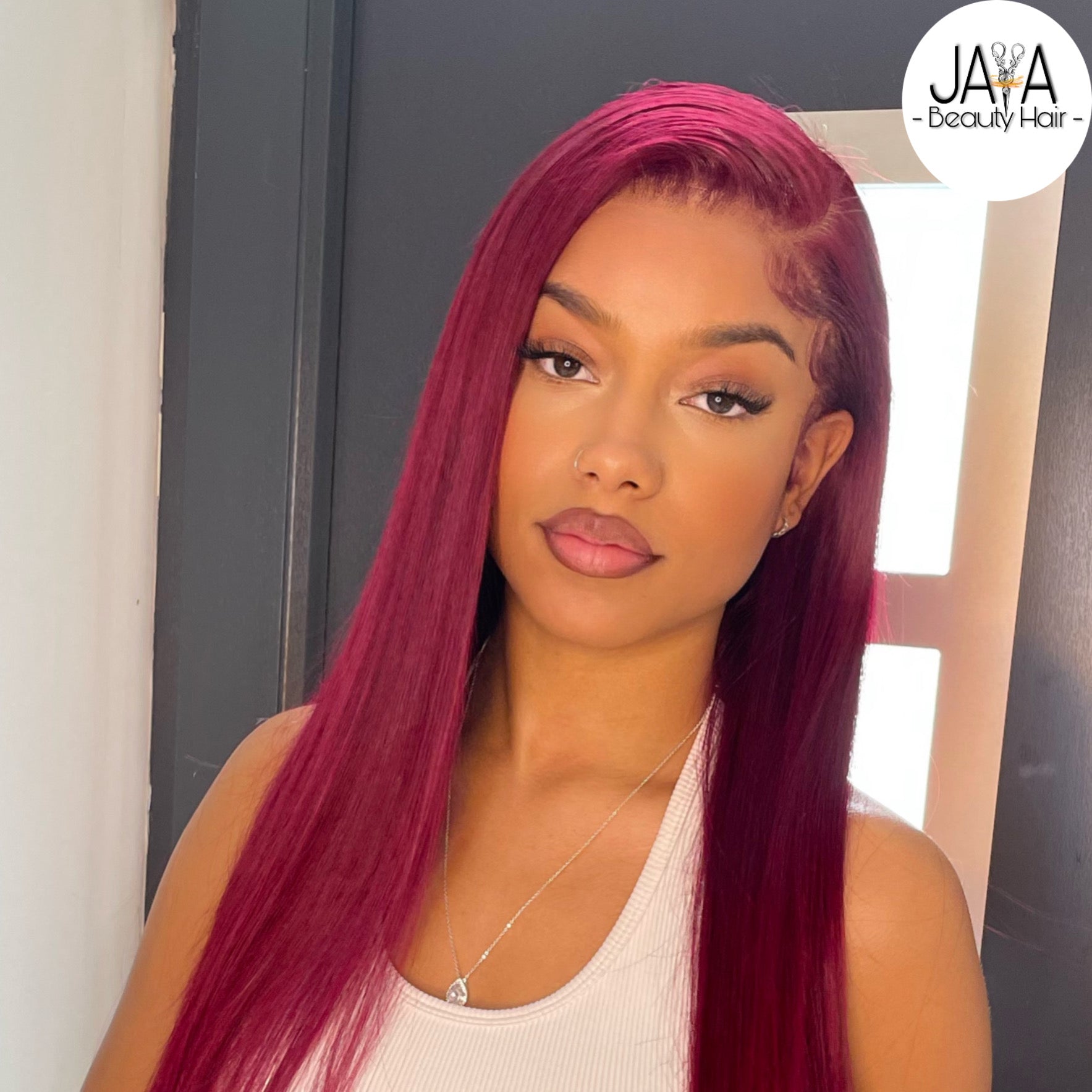 Perruque Maee - Cheveux Lisse Bordeaux / Maee Wig - Straight Hair Burgundy